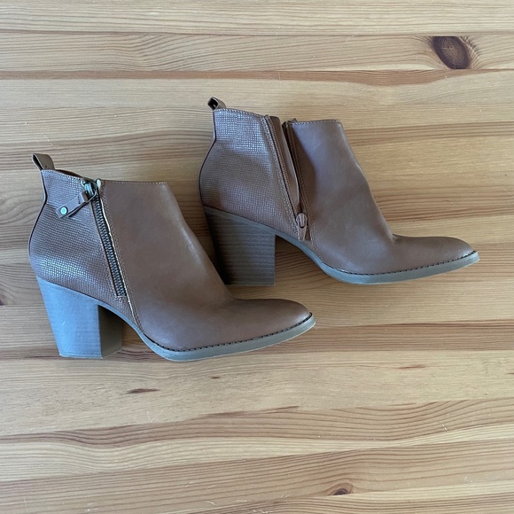 Universal Thread booties size 11 - Picture 1 of 8